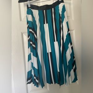 NWOT Express Midi Accordion Pleat Skirt Sz Small Abstract Print